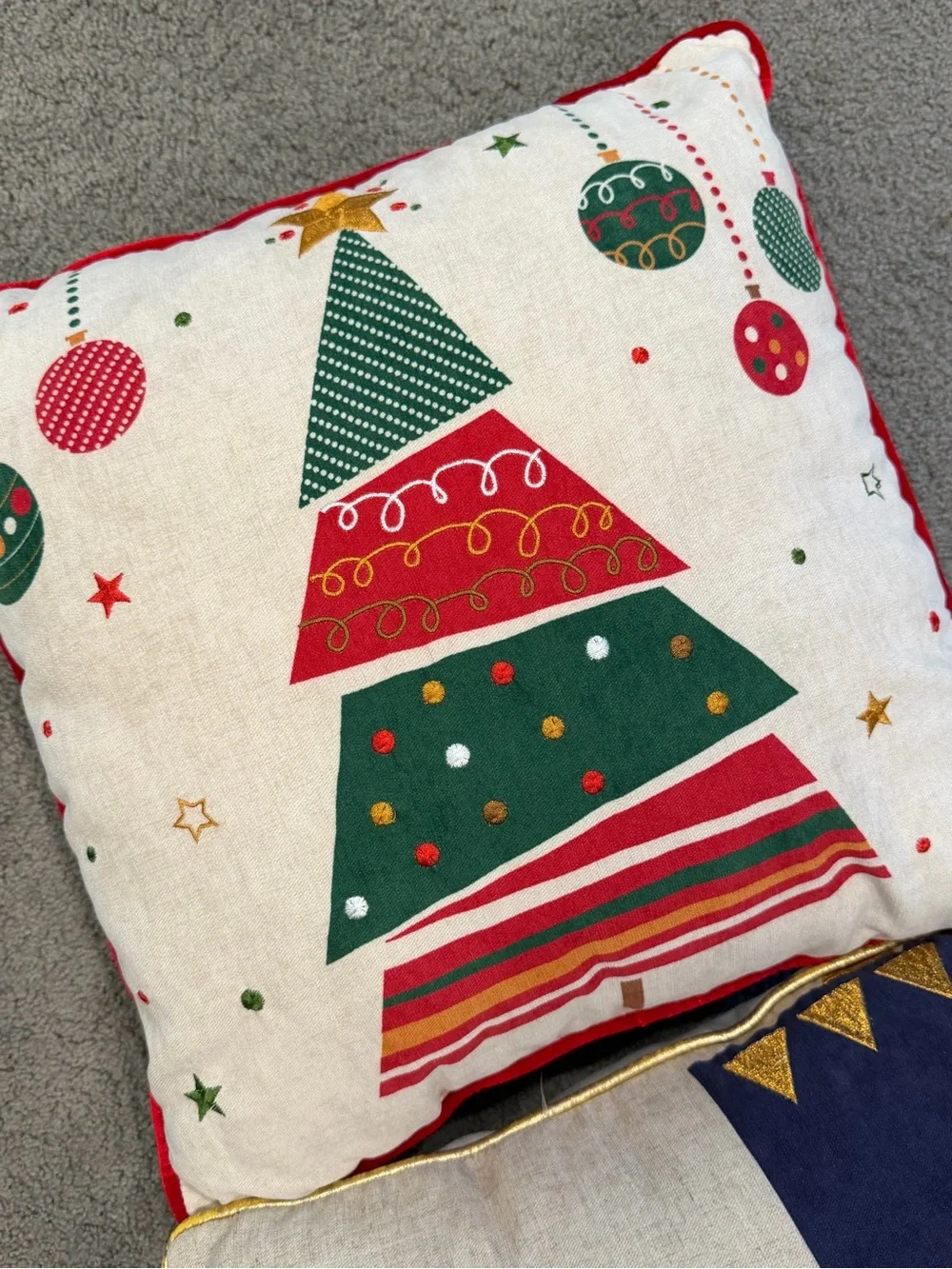 Set of 3 Christmas Decorative Accent Pillows